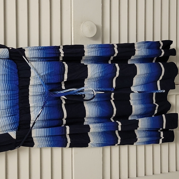 Sleeveless dress - Picture 3 of 5